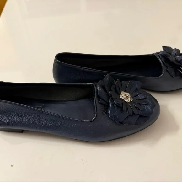 Elegant navy Leather Brighton ballet flats with flower embellishment - Picture 3 of 5